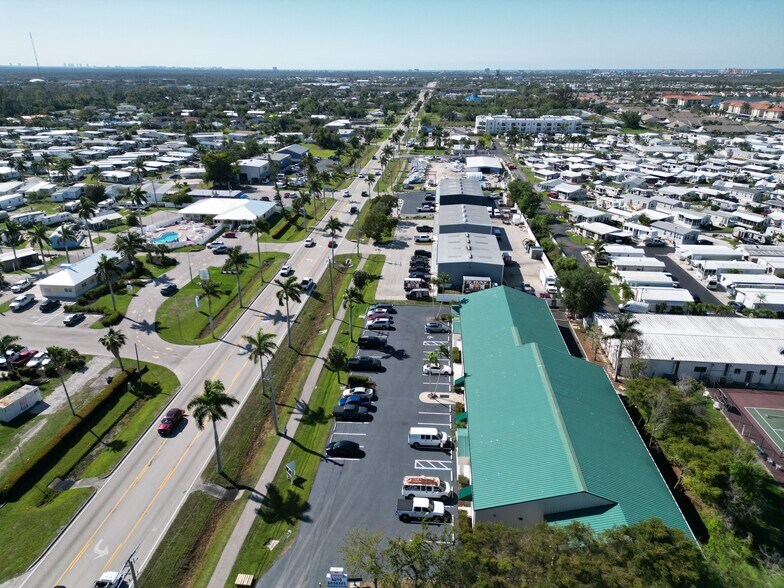 More Photos Of 16266 San Carlos Blvd, Fort Myers General Retail For Lease