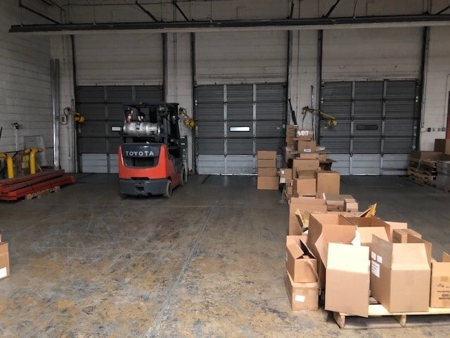 More Photos Of 1111 S Wheeling Rd, Wheeling Warehouse For Lease