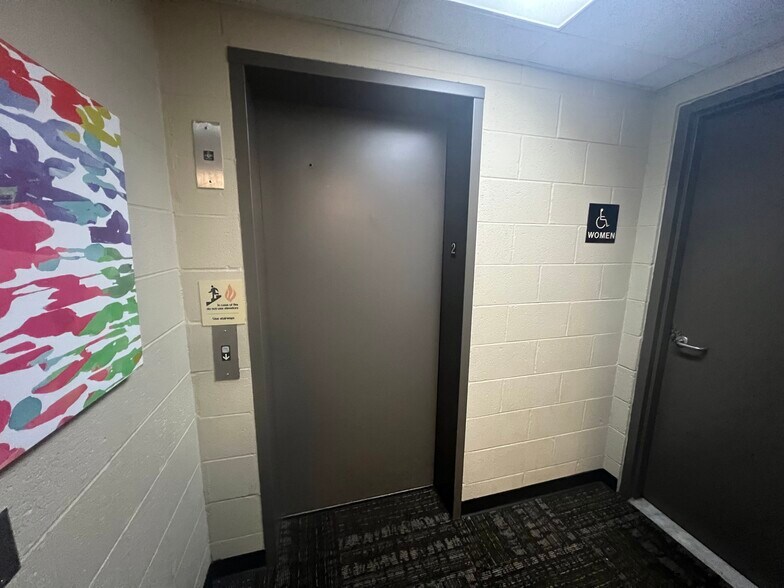 More Photos Of 60 E Warren Ave, Detroit Medical For Lease