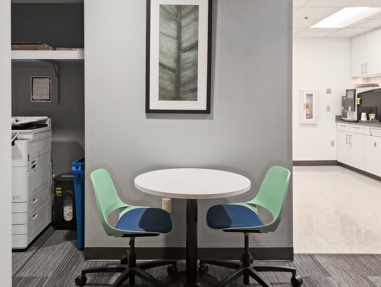 More Photos Of 10202 5th Ave NE, Seattle Coworking Space