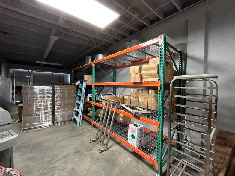 More Photos Of 1917 N Dixie Hwy, West Palm Beach Storefront Retail Office For Lease