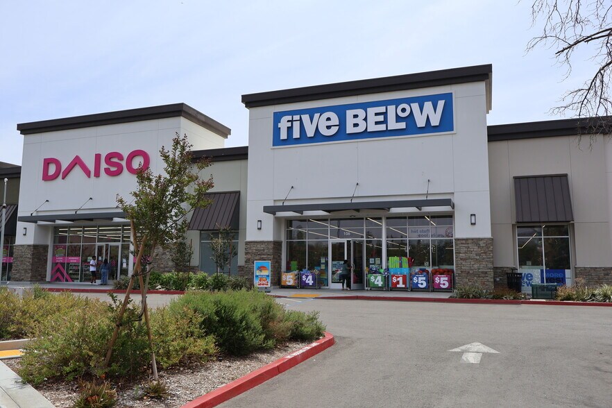 More Photos Of 7920-7990 Limonite Ave, Jurupa Valley Unknown For Lease