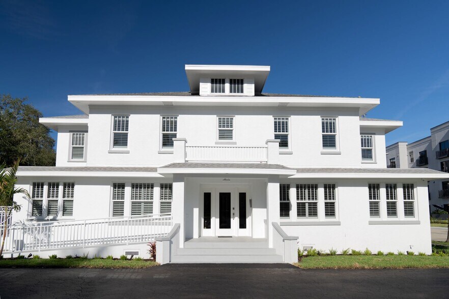 More Photos Of 2300 McGregor Blvd, Fort Myers Office For Lease