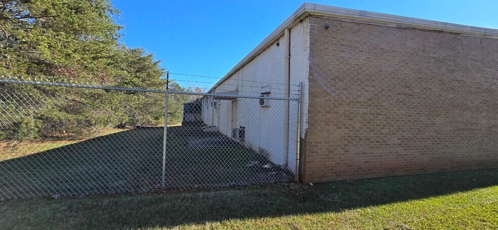 More Photos Of 994 Rhyne Rd, Clover Light Manufacturing For Sale