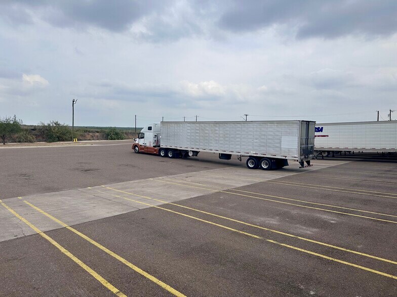 More Photos Of 1629 World Trade Center Loop, Laredo Distribution For Lease