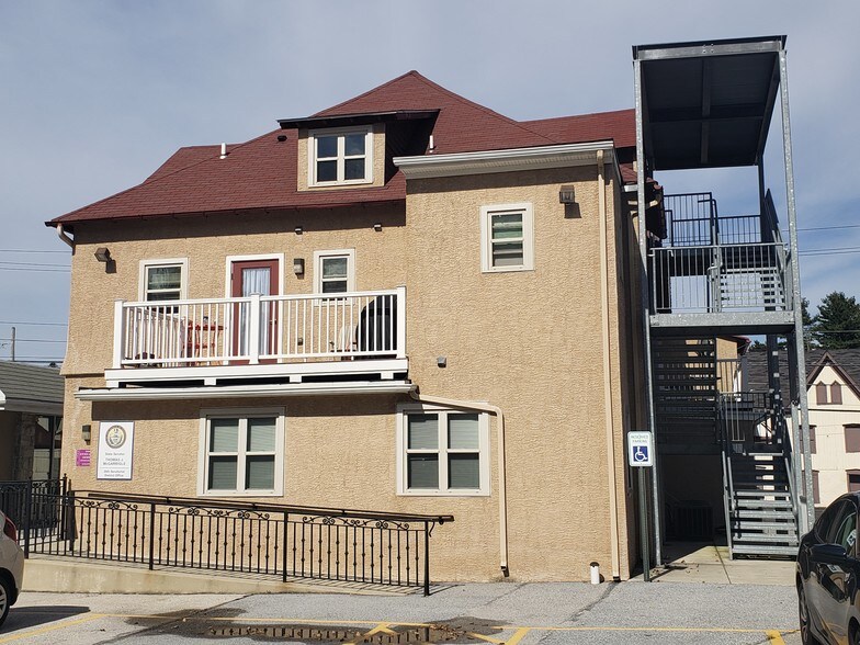 More Photos Of 610-612 Lancaster Ave, Berwyn Freestanding For Lease