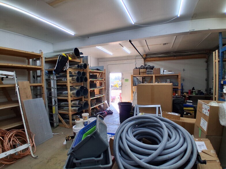 More Photos Of 2071 S Wellington Rd, Nanaimo Warehouse For Lease