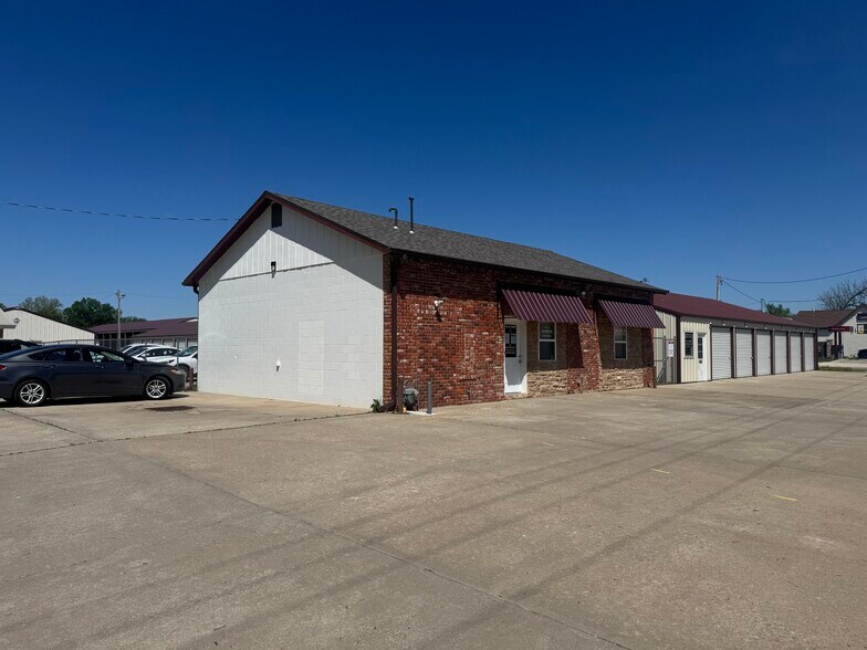 Primary Photo Of 405 N Union St, Council Grove Office For Lease