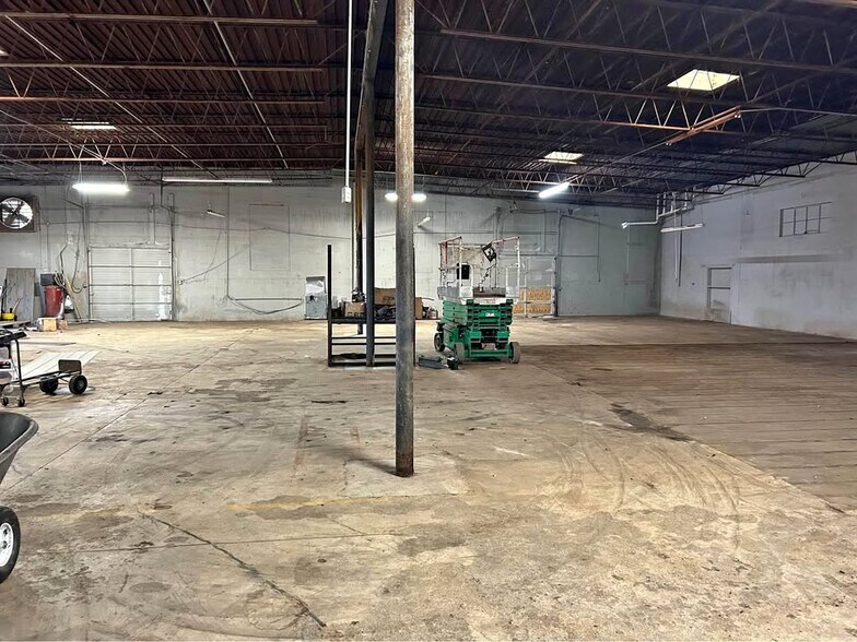 More Photos Of 204 McCreary St, Fort Branch Light Manufacturing For Sale