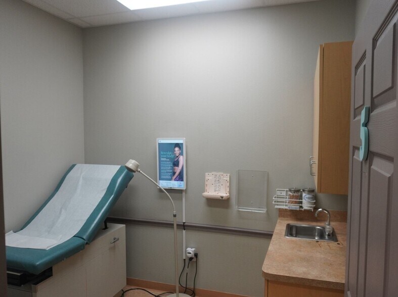 More Photos Of 10422 US Highway 301 S, Riverview Medical For Lease