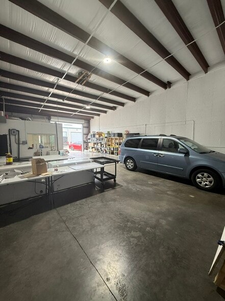 More Photos Of 1825 Dickinson Ave, Dickinson Warehouse For Lease