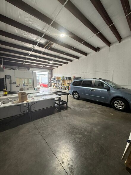 More Photos Of 1825 Dickinson Ave, Dickinson Warehouse For Lease