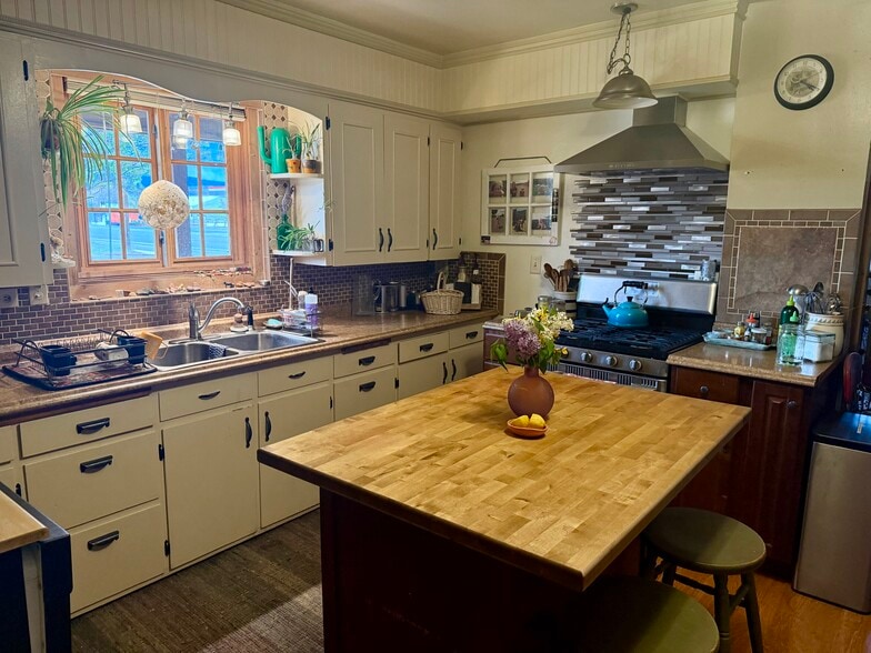 More Photos Of 15 S 100 E, Escalante Hotel For Sale