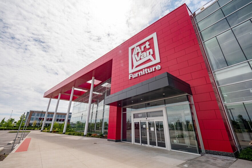 More Photos Of 1551 Gemini Pl, Columbus Freestanding For Lease