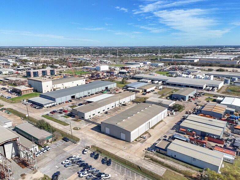 More Photos Of 6754-6758 Northwinds Dr, Houston Warehouse For Lease