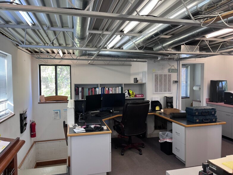 More Photos Of 1329 E High St, Charlottesville Warehouse For Sale