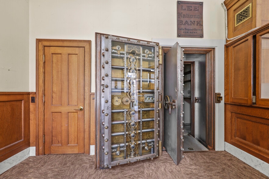 More Photos Of 47 Main St, Lee Bank For Sale