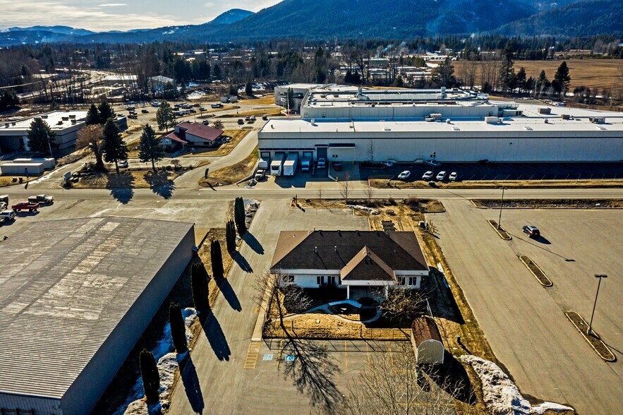 More Photos Of 137 McGhee Rd, Kootenai Storefront Retail Office For Sale