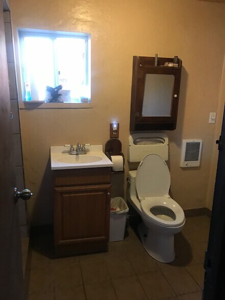 More Photos Of 2757 Foothill Blvd, La Crescenta Freestanding For Sale