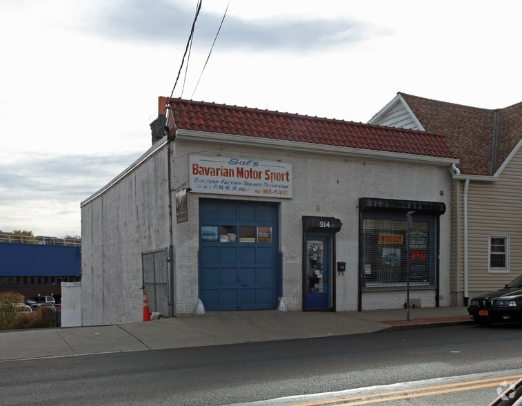 Primary Photo Of 914 Old Nepperhan Ave, Yonkers Storefront For Sale