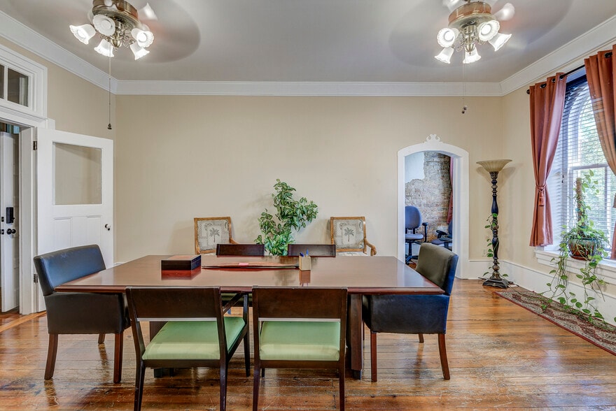 More Photos Of 109 E Main St, Jonesborough Storefront For Sale