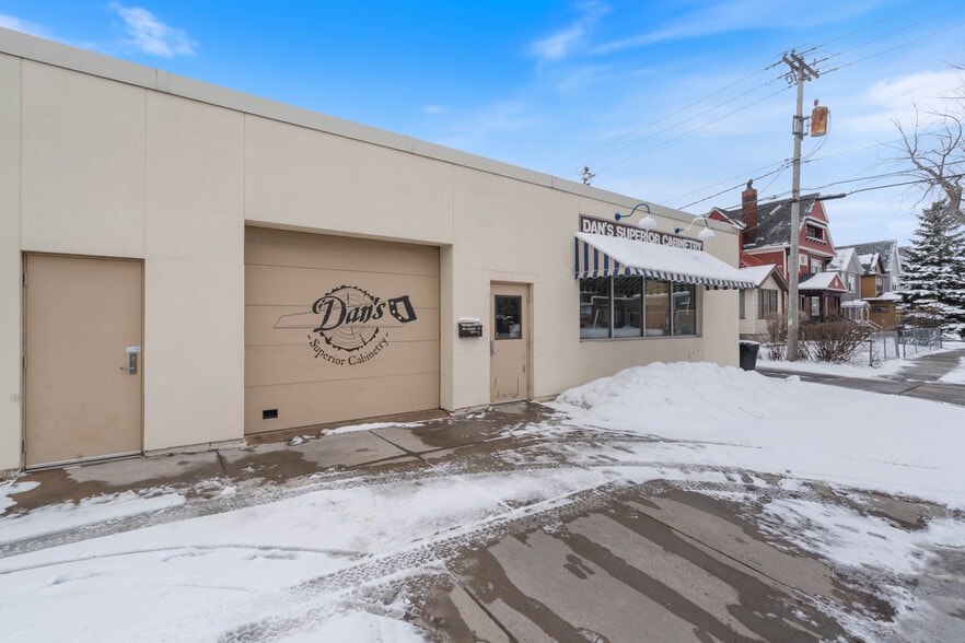 Primary Photo Of 1510 Hughitt Ave, Superior Manufacturing For Sale
