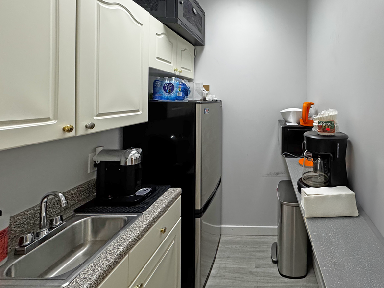 More Photos Of 15 Ocean Ave, Brooklyn Medical For Lease