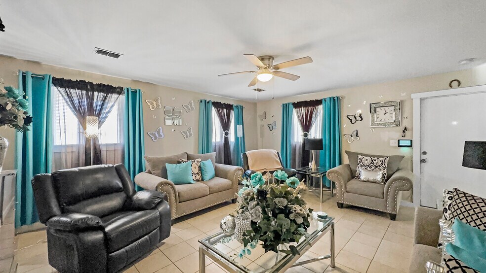 More Photos Of 300 S Cedar St, Crockett Apartments For Sale