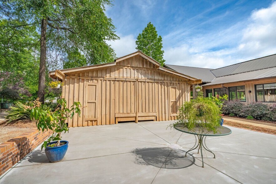 More Photos Of 1530 Buck Hill Rd, Ridgeway Industrial For Sale