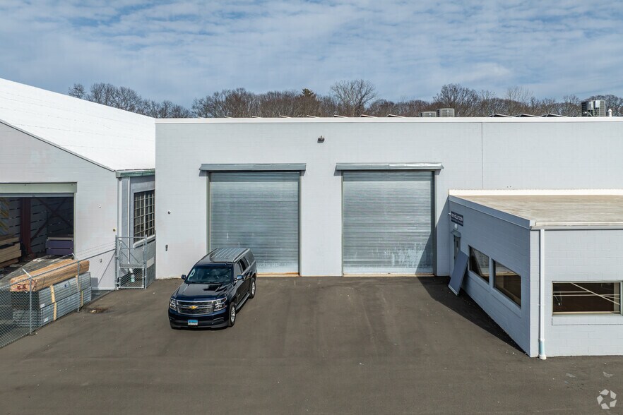 More Photos Of 252-262 Depot Rd, Milford Light Distribution For Lease