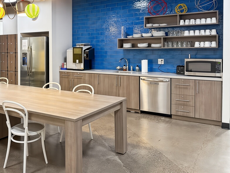 Primary Photo Of 7301 N 16th St, Phoenix Coworking Space