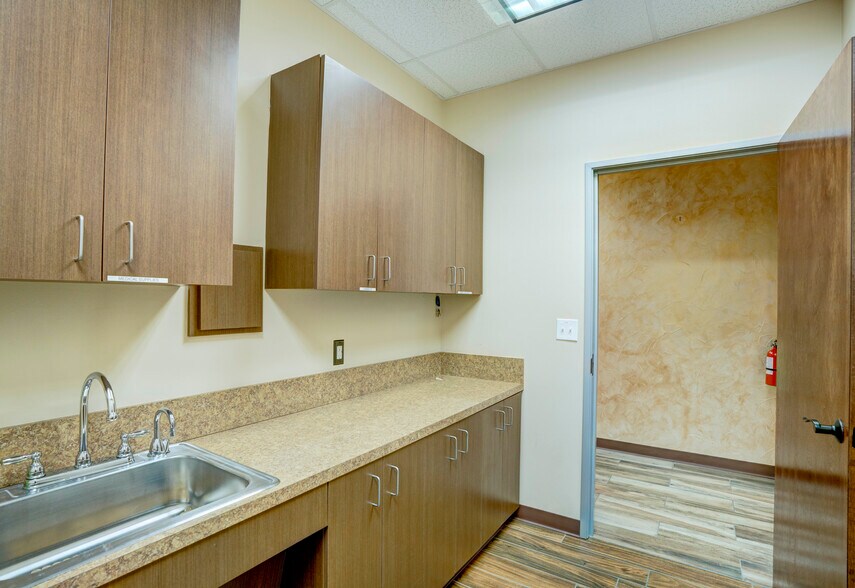 More Photos Of 7711 San Jacinto Pl, Plano Medical For Lease