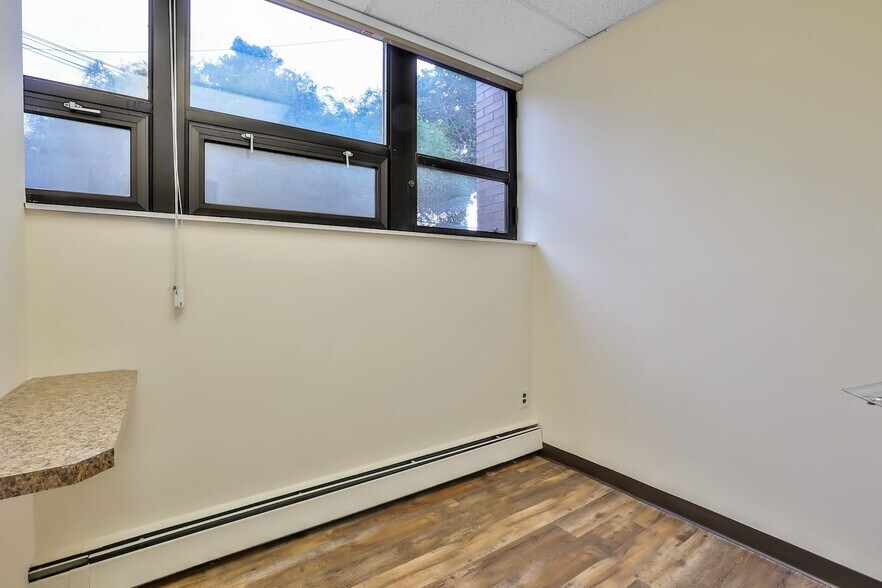 More Photos Of 171 Ramapo Rd, Garnerville Office For Lease