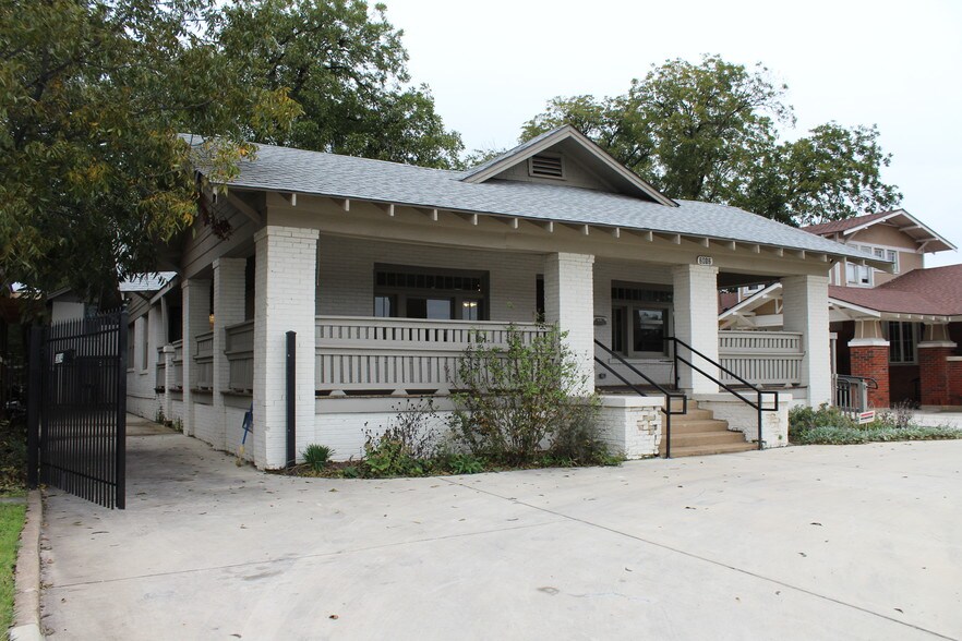 More Photos Of 2812 Hemphill St, Fort Worth Office For Sale