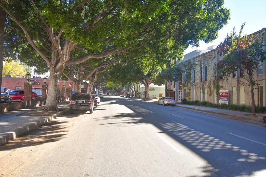 More Photos Of 690 E Green St, Pasadena Office For Lease