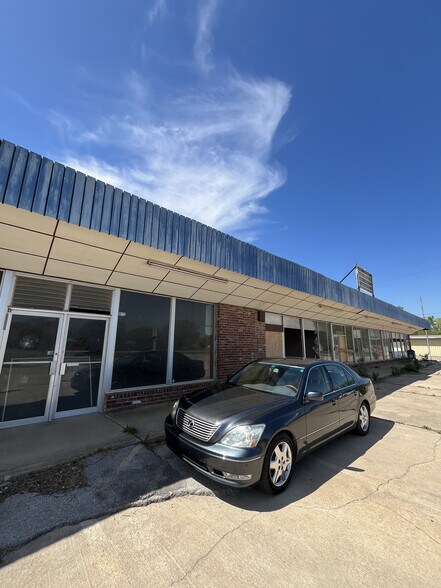 More Photos Of 6512-6528 N Peoria Ave, Tulsa General Retail For Sale