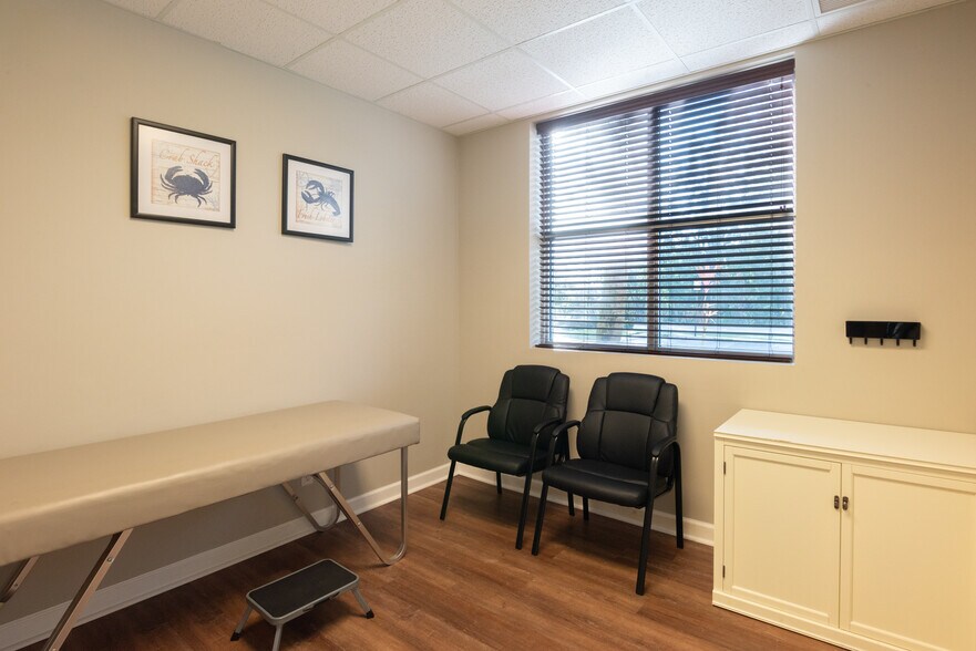 More Photos Of 12959 Palms West Dr, Loxahatchee Medical For Sale