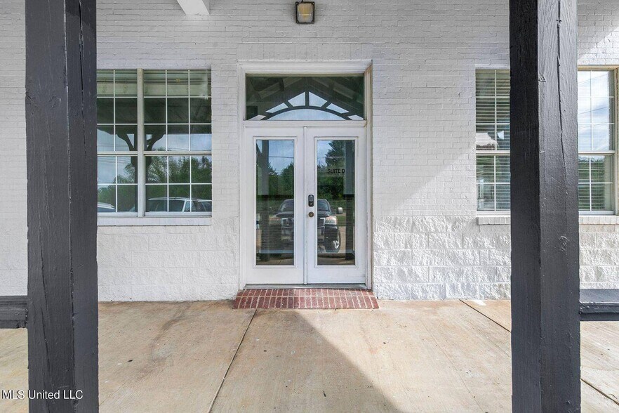 More Photos Of 148 Weisenberger Rd, Madison Flex For Lease