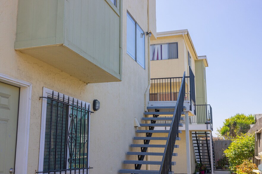 More Photos Of 75 N Hebbron Ave, Salinas Apartments For Sale