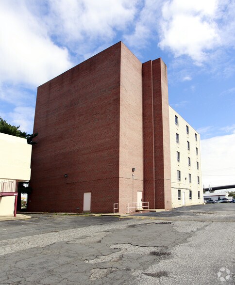 More Photos Of 6901 Old Keene Mill Rd, Springfield Office For Lease