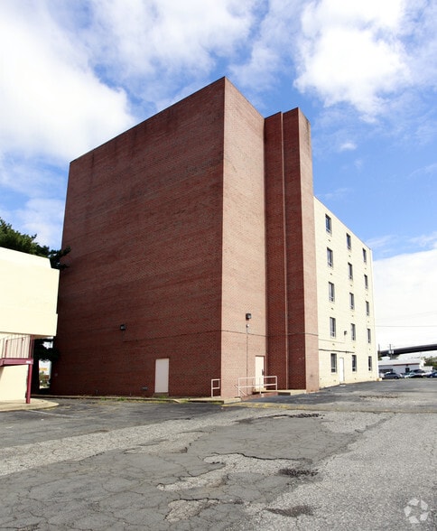 More Photos Of 6901 Old Keene Mill Rd, Springfield Office For Lease