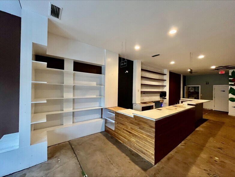 More Photos Of 1700-1712 N Main St, Jacksonville Storefront Retail Residential For Lease