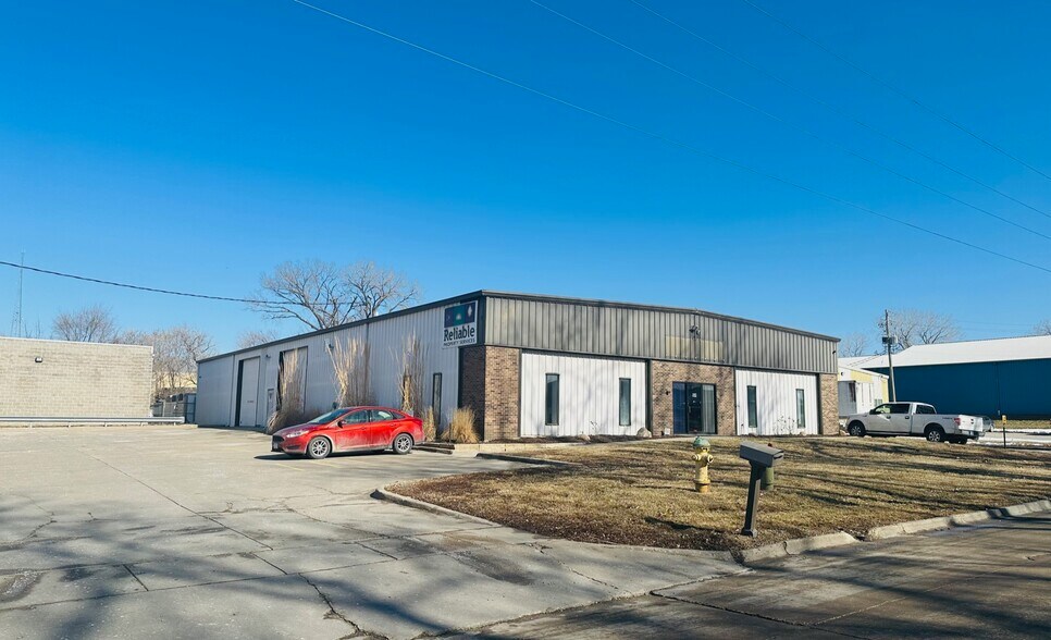 More Photos Of 2100 E Ovid Ave, Des Moines Service For Lease