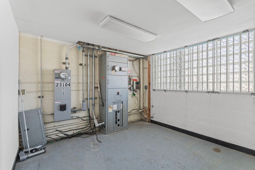 More Photos Of 23104 S Normandie Ave, Torrance Warehouse For Lease