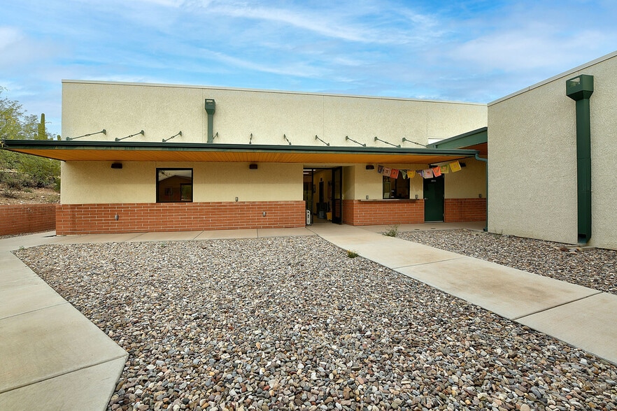 More Photos Of 2751 N Soldier Trl, Tucson Specialty For Sale