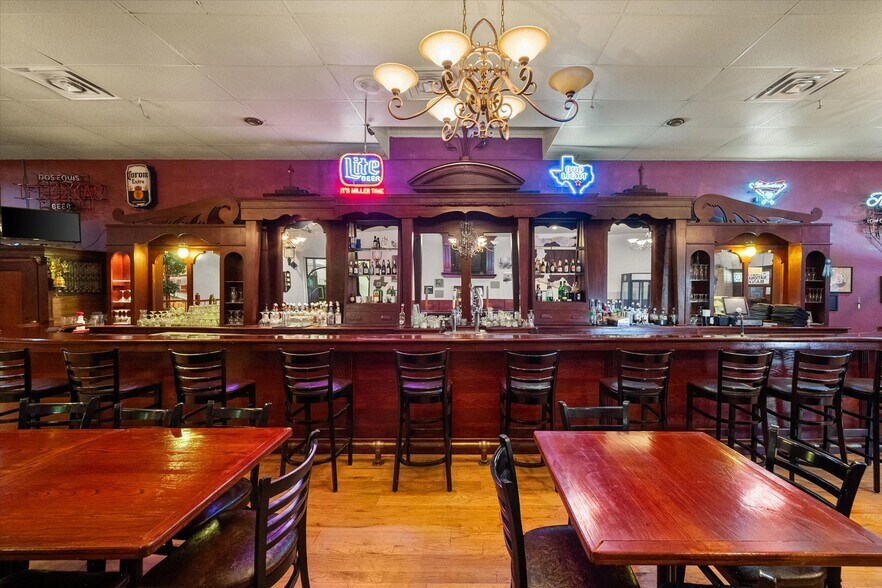 More Photos Of 107 S Beaton St, Corsicana Storefront For Sale