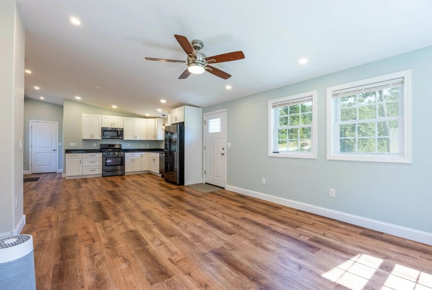 More Photos Of 361A Dover Rd, Chichester Specialty For Sale