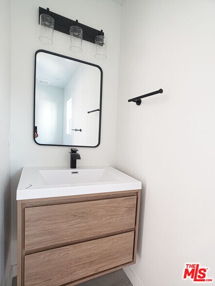 More Photos Of 158 N Edgemont St, Los Angeles Multifamily For Sale