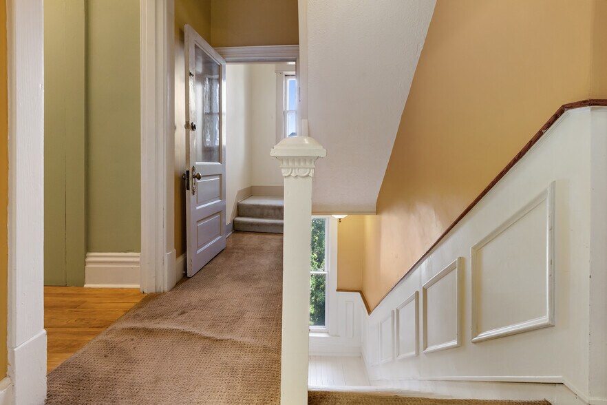 More Photos Of 1542 Frederica St, Owensboro Office Residential For Sale