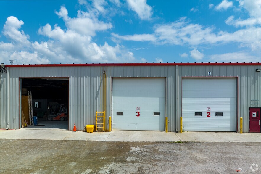 More Photos Of 921 Keyes Dr, Woodstock Warehouse For Lease